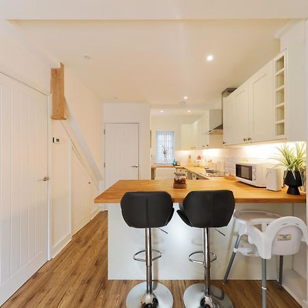Hythe Townhouse Retreat Villa Exterior photo